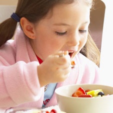 Είναι υποχρεωτικό το παιδί να κάνει 5 γεύματα την ημέρα; Αν κάνει λιγότερα;